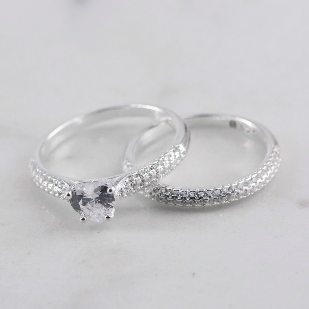 DUO ANILLOS SOLITARIO CORAZON CON BANDA CIRCONES